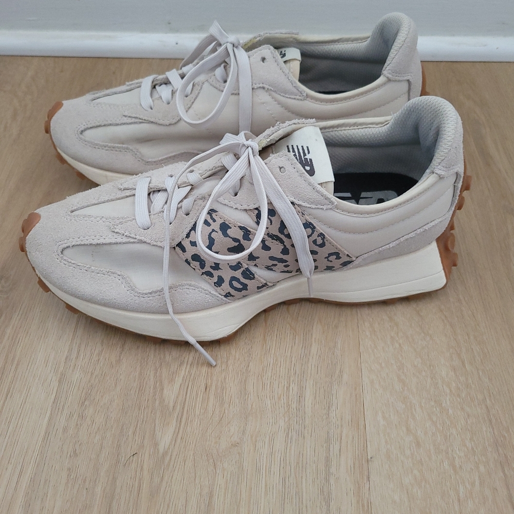 New Balance 327 Sneakers